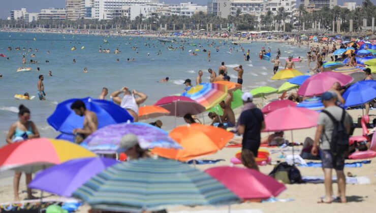 Mallorca kitle turizmine karşı protestolar: “Kimse hoş karşılanmadığı bir yere seyahat etmek istemez” – Video