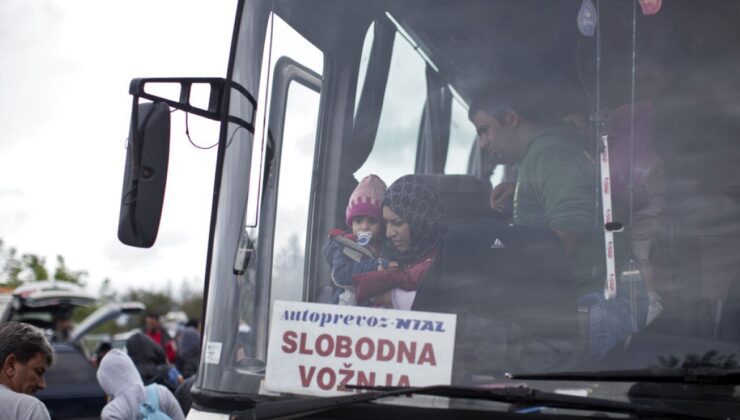 Sırbistan’da mültecileri barındıran minibüs devrildi, 30’dan fazla kişi yaralandı