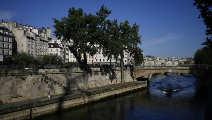 Seine Nehri’nde Olimpiyat öncesi triatlon etkinliği su kalitesi endişeleri nedeniyle iptal edildi