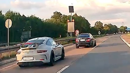 A 44’te iki ölümlü kaza: Porsche “tehlikeli tümsek” üzerinden yarışıyor | Bölgesel