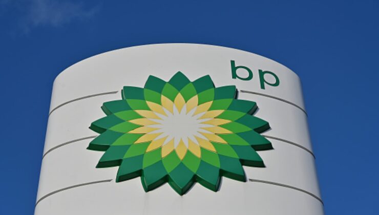 BP, zayıf petrol rafinerisi uyarısının ardından kâr beklentilerini aştı