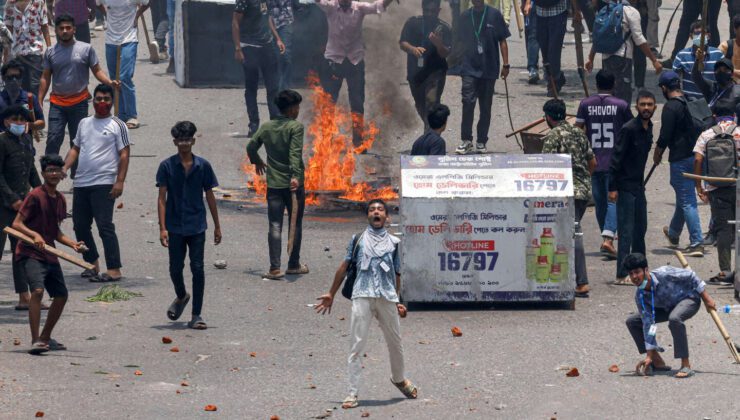 Bangladeş’te protestocular hükümet binalarını ateşe verdi