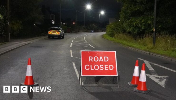 Batı Yorkshire’da bir araba ile motosikletin çarpışması sonucu altı kişi öldü