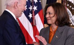 Biden başkanlık yarışından çekildi, Başkan Yardımcısı Harris’i destekledi