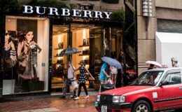 Burberry CEO’sunu değiştirdi, temettüyü askıya aldı; hisseler %15 düştü