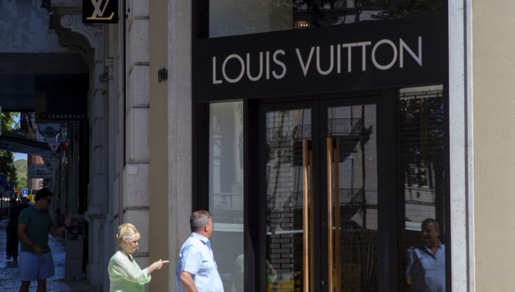 Dünyanın en büyük lüks grubu LVMH, gelir kaybını bildirmesinin ardından %5 düştü