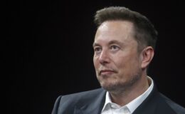 Elon Musk’ın transseksüel kızı, ilk röportajında, Musk’ın kendisini çocukken eşcinsel olduğu için azarladığını söyledi