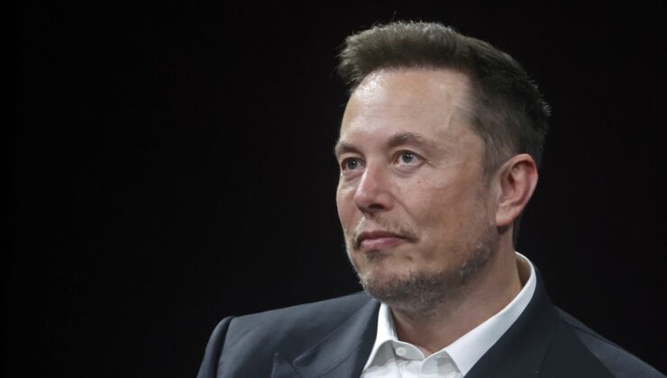 Elon Musk’ın transseksüel kızı, ilk röportajında, Musk’ın kendisini çocukken eşcinsel olduğu için azarladığını söyledi