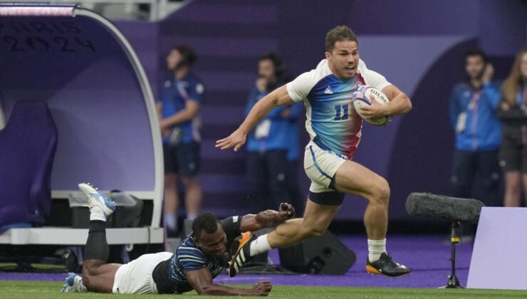 Fransa, Fiji’ye karşı kazandığı rugby zaferiyle ilk altını kazandı