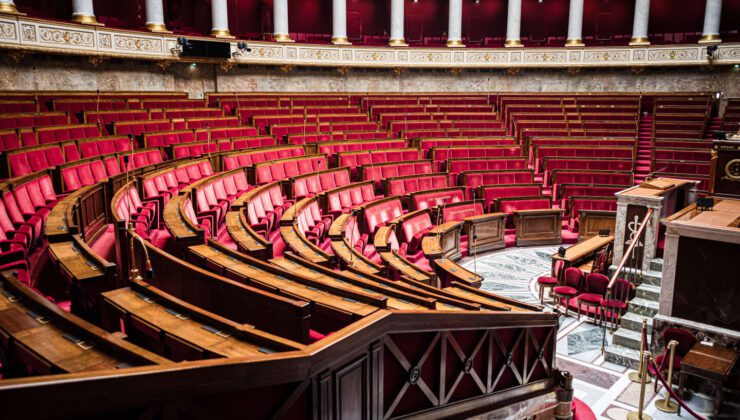 Fransa’nın yeni Assemblée Nationale’i hangi siyasi gruplardan oluşuyor?