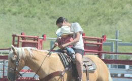 Gençlik rodeosu yıllık Kainai Kızılderili Günleri’ni başlattı – Lethbridge