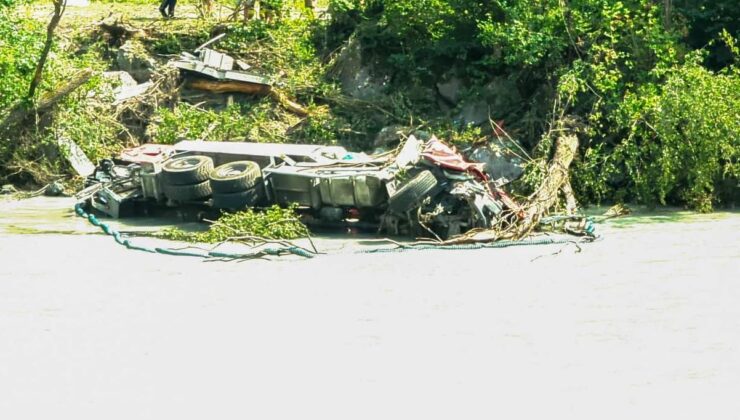 Innsbruck yakınlarında kaza: Kamyon şoförü nehre düştükten sonra öldü | Haberler