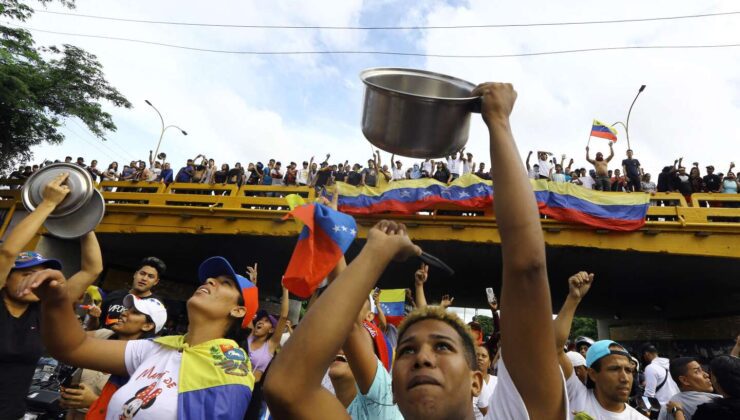 Maduro’nun iddia edilen zaferine yönelik protestolar Venezuela sokaklarına yayıldı