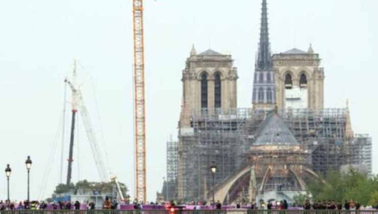 Notre Dame’ın çanları, Olimpiyat Açılış Töreni sırasında yaşanan tarihi yangından bu yana ilk kez çaldı