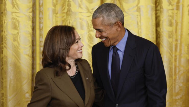 Obama, Kamala Harris’i cumhurbaşkanı olarak destekleyerek Demokratların desteğini sağlamlaştırdı