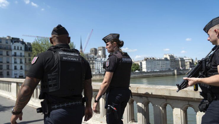 Paris polisi, Olimpiyatların açılış töreni öncesinde Seine Nehri bölgelerini kapattı