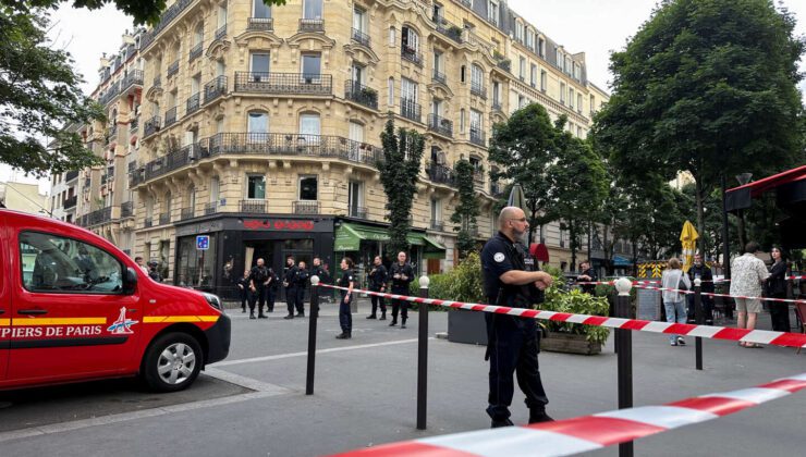 Paris’te bir sürücü kafeye çarptı, üç kişi ağır yaralandı