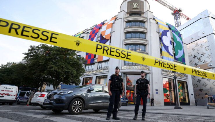 Paris’teki bıçaklı saldırganın genci öldürdüğü iddia ediliyor