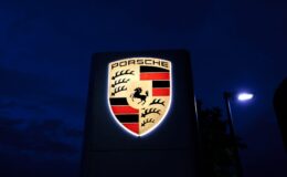 Porsche hisseleri, otomobil üreticisinin alüminyum alaşım kıtlığı nedeniyle 2024 görünümünü düşürmesiyle düştü