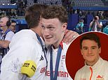 Tom Daley’in dalış partneri Noah Williams, Tokyo Oyunları’ndan sonra hayatını kaybeden eski antrenörüne saygı duruşunda bulunurken Olimpiyat gümüş madalyası kazandıktan sonra gözyaşlarına boğuldu