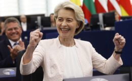 Ursula von der Leyen Avrupa Komisyonu başkanlığına ikinci kez seçildi