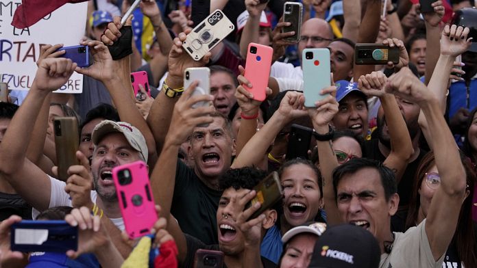 Venezuela’da halk sandık başında: Maduro mu, Gonzalez mi?