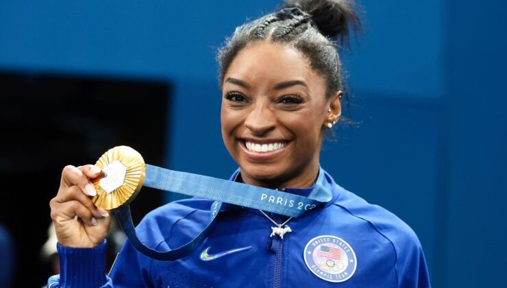 Simone Biles, genel olimpiyat altın madalyasını kazanan en yaşlı kadın jimnastikçi olarak bir kez daha tarihe geçti | Dünya Haberleri