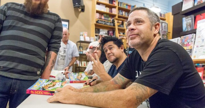 NOFX final gösterilerine hazırlanırken, davulcu punk grubunun 41 yıllık birlikteliğini anlatıyor