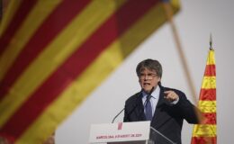 Katalonya’nın ayrılıkçı lideri Puigdemont birleştirme kararına rağmen İspanya’da