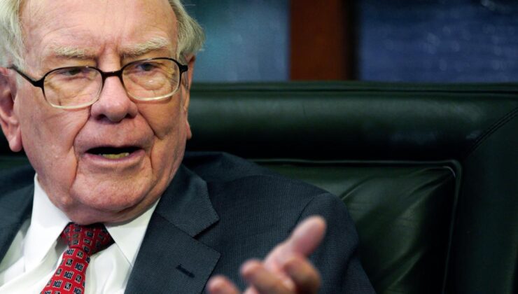 Warren Buffett: Hisse senetleri 77 milyar dolara satıldı – “Parayı kenara koyuyor” – Video