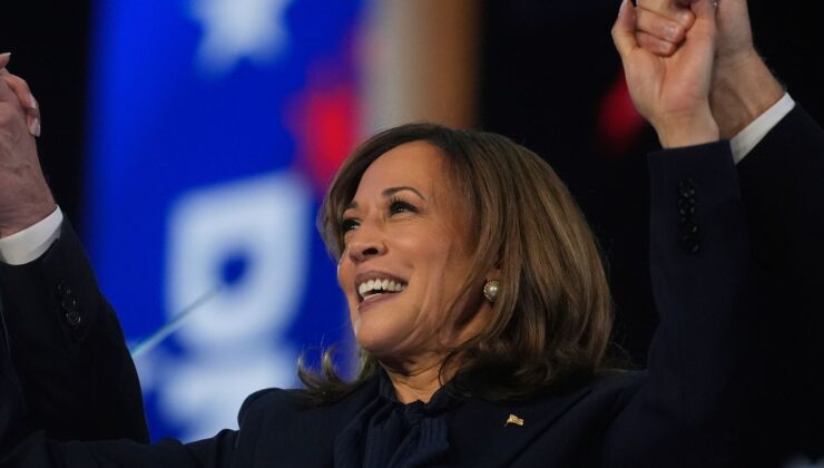 Kamala Harris, seçimi ‘Amerika’nın geleceği için mücadele’ ve Trump’ın ‘kaos ve felaket’ riski olarak değerlendirdi | ABD Haberleri