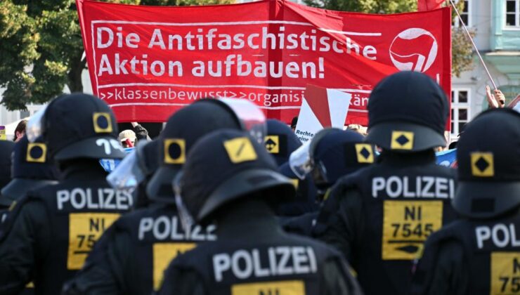 AfD: AfD, iktidara gelirse Antifa’yı yasaklayacak, Alice Weidel Erfurt’taki göstericileri tehdit ediyor