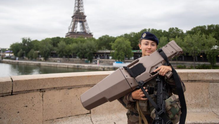 2024 Paris Olimpiyatları’nın güvenlik sorunları arasında 53 adet insansız hava aracının ele geçirilmesi ve 5.000 kişinin Oyunlar’dan men edilmesi yer alıyor