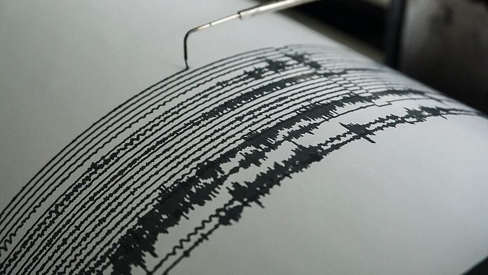 6,9 büyüklüğündeki depremin ardından Japonya’da tsunami uyarısı verildi