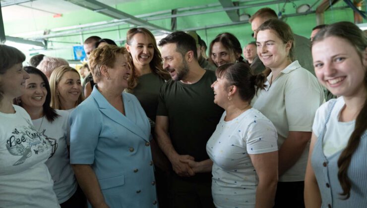 Askerler, siviller, seçilmiş temsilciler: Volodimir Zelenski’nin günlük toplantıları