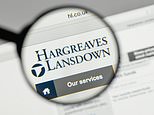 BUSINESS LIVE: Hargreaves Lansdown devralmayı kabul etti; Bellway satışları düştü; Asda kasa personelini güçlendirdi