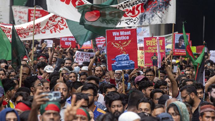 Bangladeş’teki protestoda iki kişi öldü, onlarca yaralı var