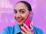 Barbie’nin ikonik pembe kapaklı telefonunu test ettim ve 99 sterlinlik retro cihaz (dahili ayna, Yılan ve Ken’den gelen cevapsız aramayla birlikte) sonunda dijital detoks yapmamı sağlayacak şey olabilir