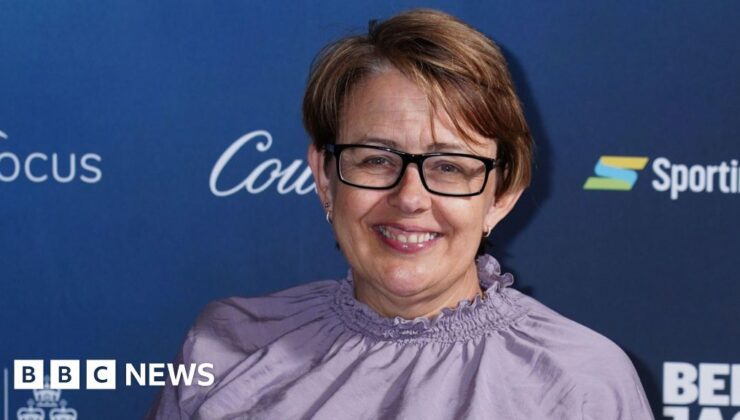 Barones Tanni Grey-Thompson, LNER treninden ‘sürünerek inmeye’ zorlandı