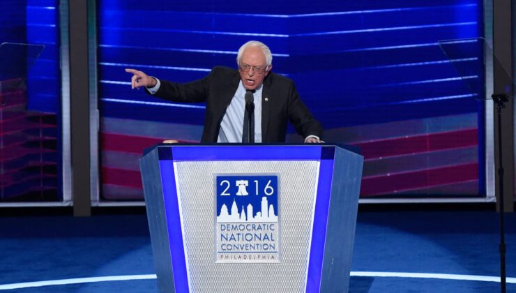 Bernie Sanders’ın DNC konuşması, Harris’in liberal politikalar konusundaki tezatlığıyla çelişiyor