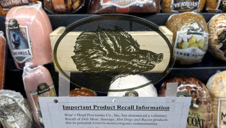 Boar’s Head bitkisinde bulunan böcekler, küf ve mantarlar ölümcül listeria salgınıyla bağlantılı