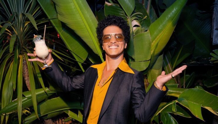 Bruno Mars hayranları, gösteriyi durdurmadan önce 2 milyar dolarlık Intuit Dome’dan kilitlendikten sonra öfkelendi