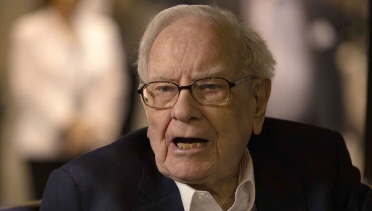 Buffett’ın Berkshire’ının hissesini yarıya indirmesinin ardından Apple hisseleri %5 düştü