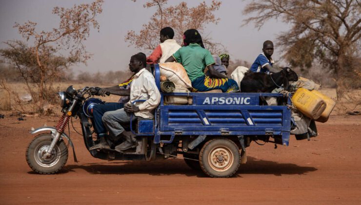 Burkina Faso tarihinin en ölümcül saldırılarından birinde en az 100 sivil hayatını kaybetti