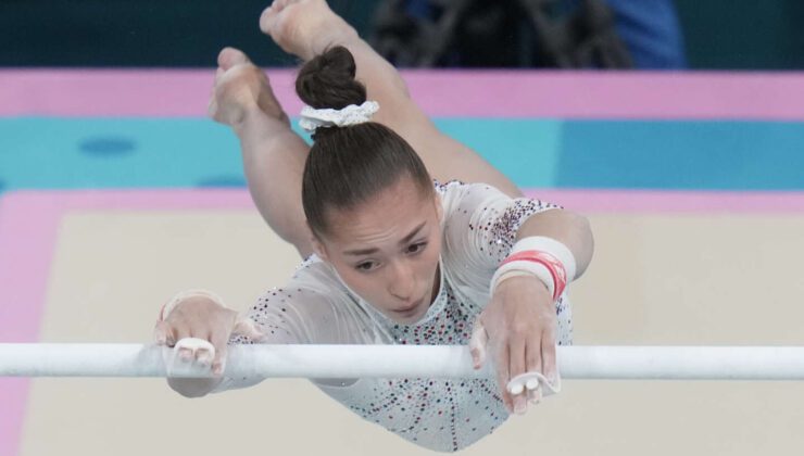 Cezayirli Nemour, Olimpiyat altın madalyası kazanan ilk Afrikalı jimnastikçi oldu