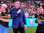 Channel Nine NRL sunucusu Brad Fittler’ın Olimpiyat kahramanı kız kardeşler Jess ve Noemie Fox’u ÖPÜŞME hakkında yaptığı tuhaf şakayı ve tepkilerini izleyin – her şeyi anlatıyor