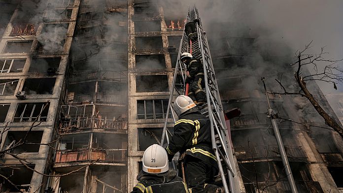 Esenyurt’ta 33 katlı binada ucuz: Mahsur kalanlar var