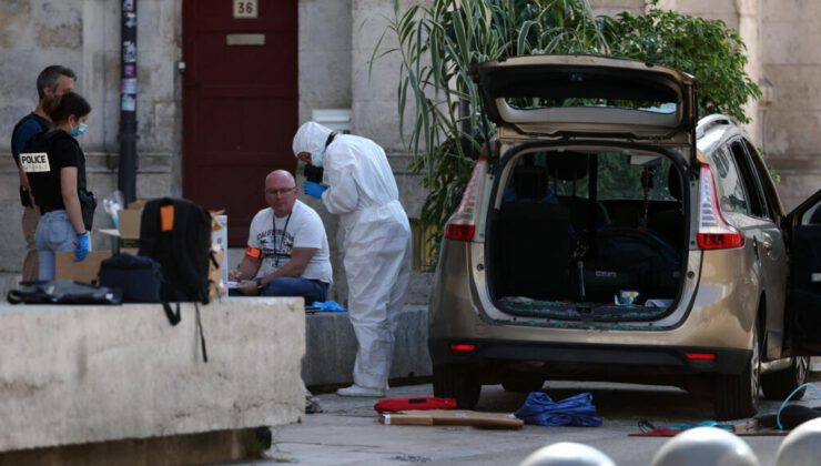 Fransız polisi, Angoulême belediye binasını ateşe veren adamı vurdu