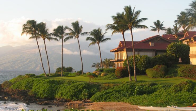 Hawaii’nin Büyük Adası, Hone’un sel ve yangın tehdidi altında olması nedeniyle tropikal fırtına uyarısı altında