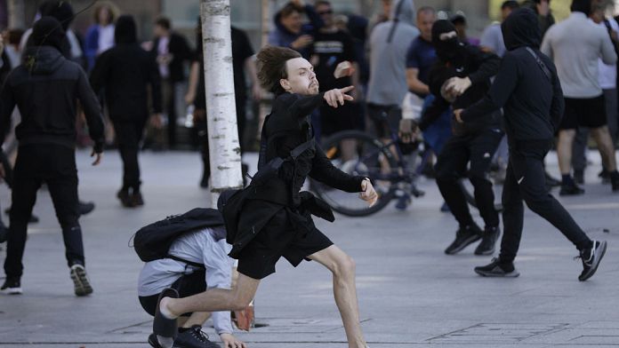 İngiltere’de bıçaklı saldırının ardından başlayan protestolar ülkesi geneline yayılıyor